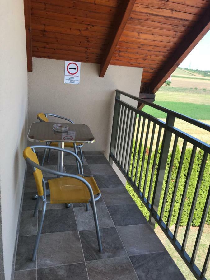 Hotel Mátyás Vendégház Kópháza Exterior foto